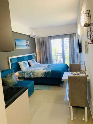 Апартаменты Sea&Center Lux Бар Номер-студио с диваном-кроватью-8